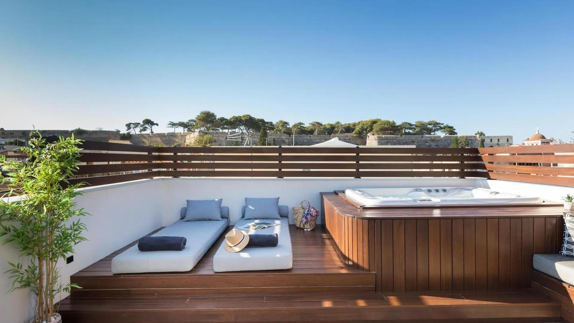 Le Bijou Luxury Upper Suite, roof garden with jacuzzi&unique views! Réthymnon Grèce