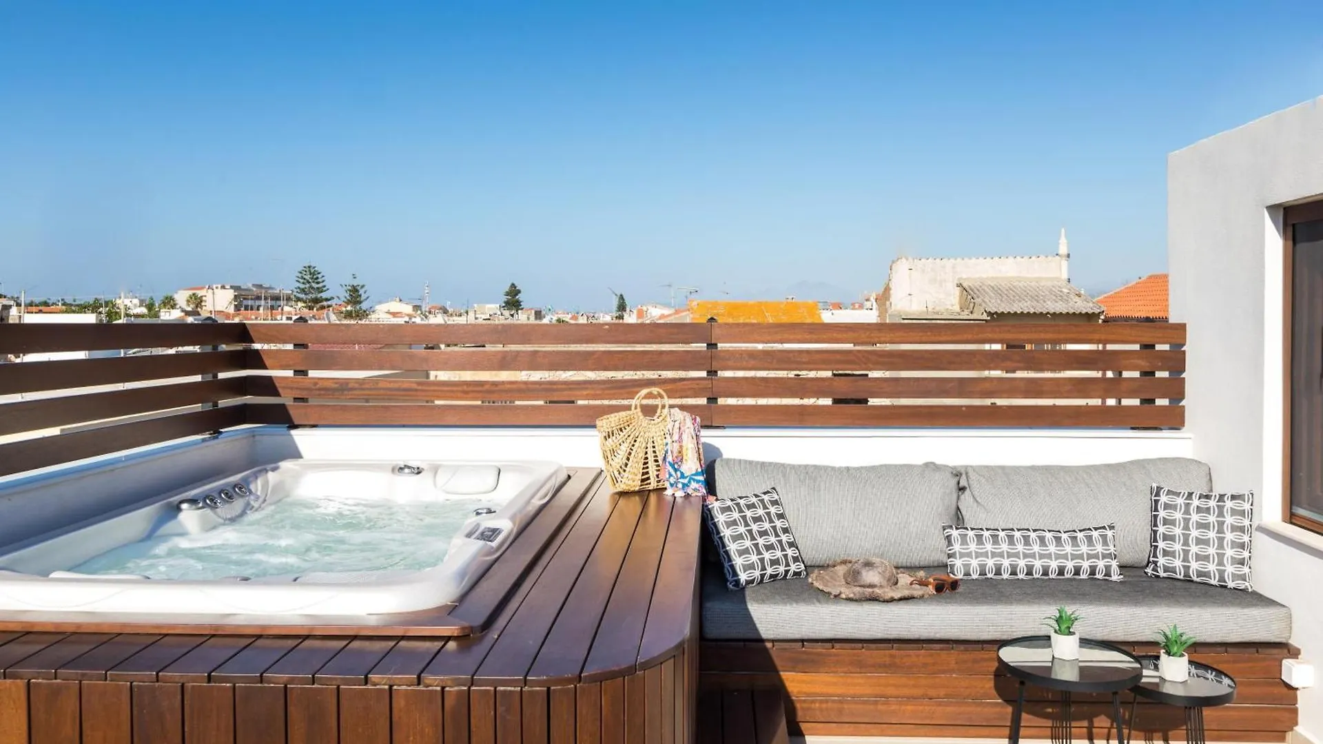Le Bijou Luxury Upper Suite, roof garden with jacuzzi&unique views! Réthymnon Grèce