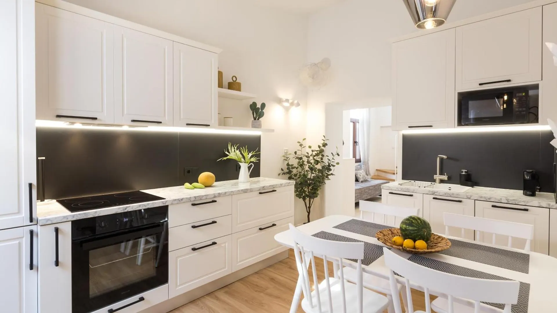 Le Bijou Luxury Upper Suite, roof garden with jacuzzi&unique views! Réthymnon